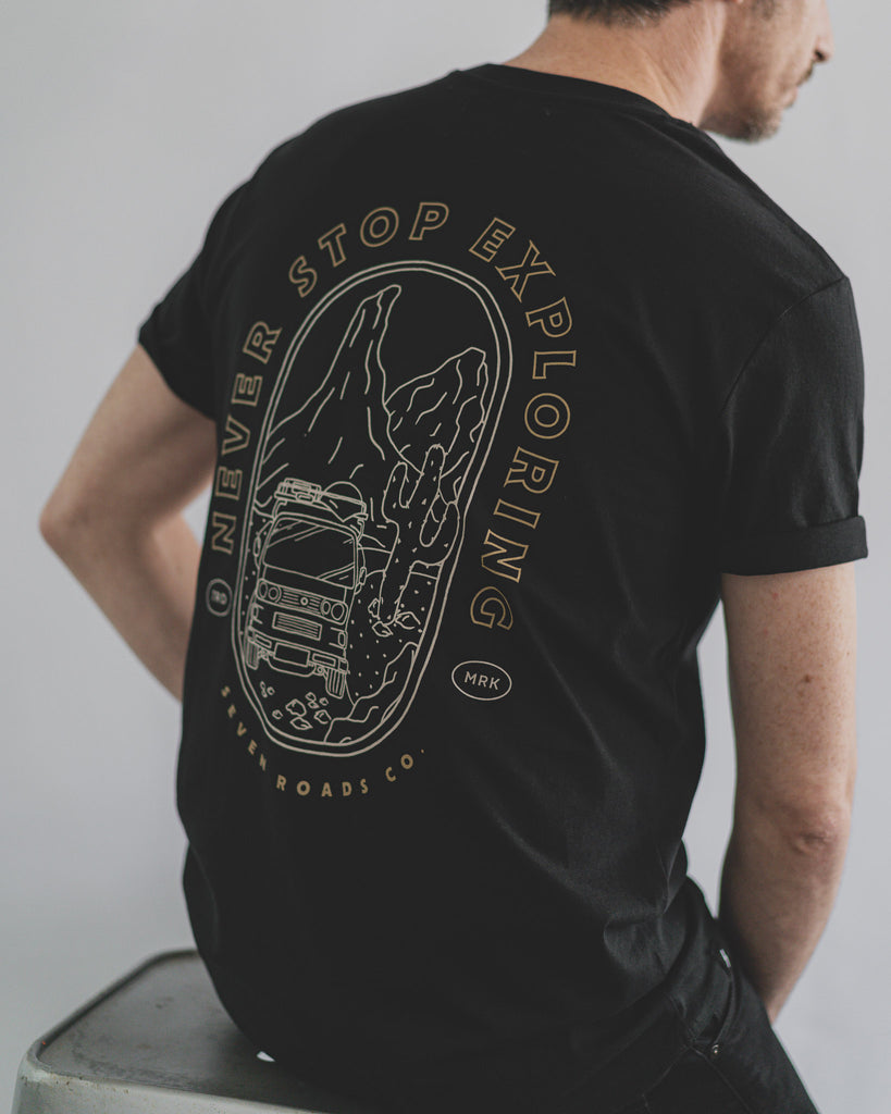 "Never Stop Exploring" T-shirt noir sérigraphié coton bio